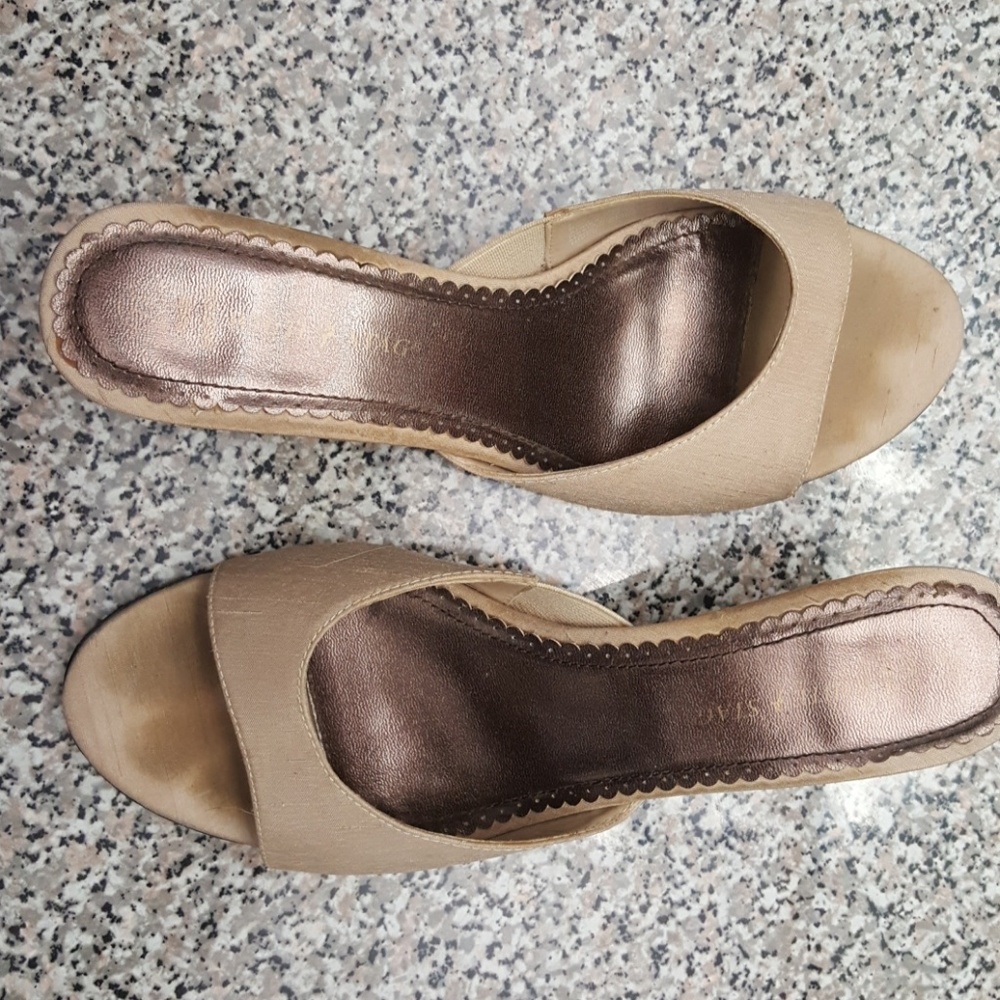Sandles